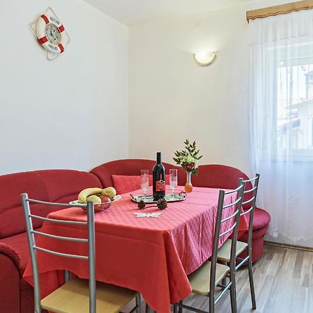 2 Bedroom Lovely Apartment In Labin 外观 照片