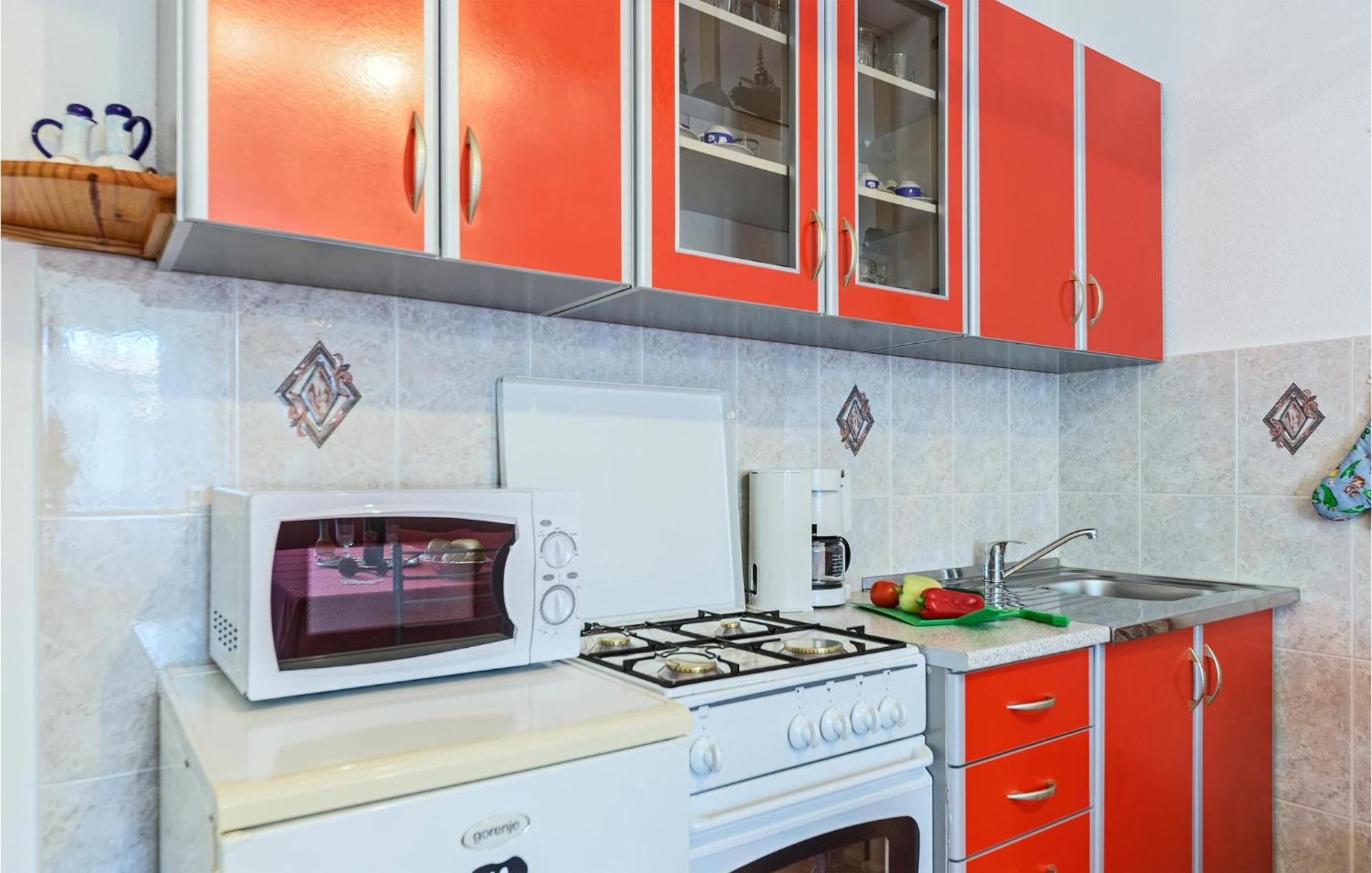 2 Bedroom Lovely Apartment In Labin 外观 照片