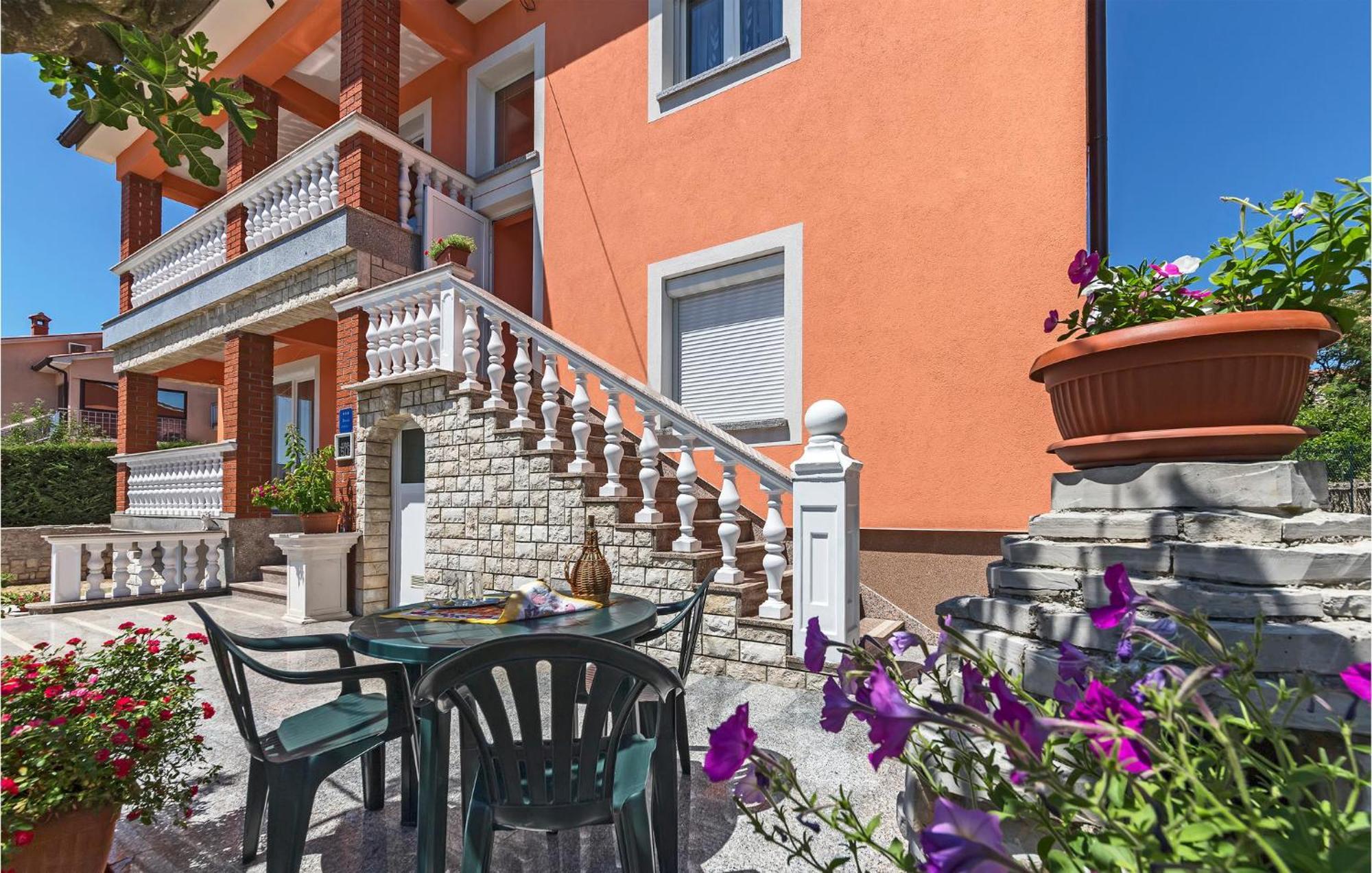 2 Bedroom Lovely Apartment In Labin 拉宾 外观 照片